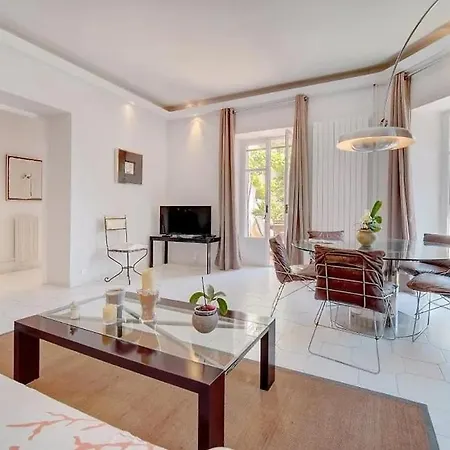 Luna Nova Κάννες